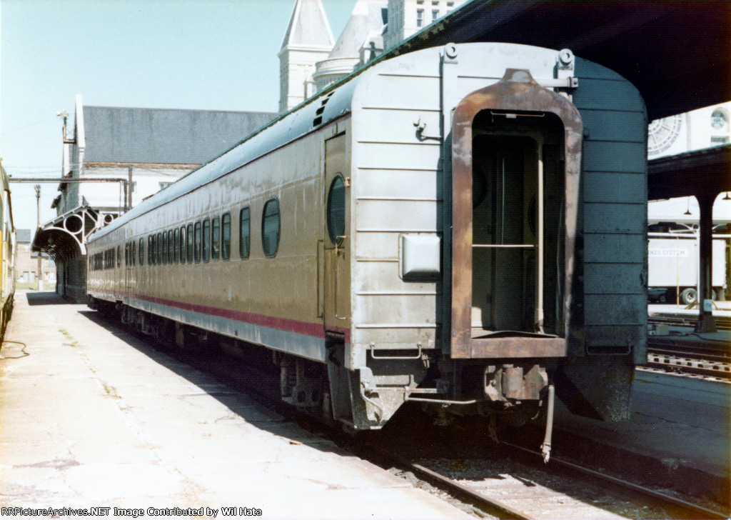 Milwaukee Road Coach 606